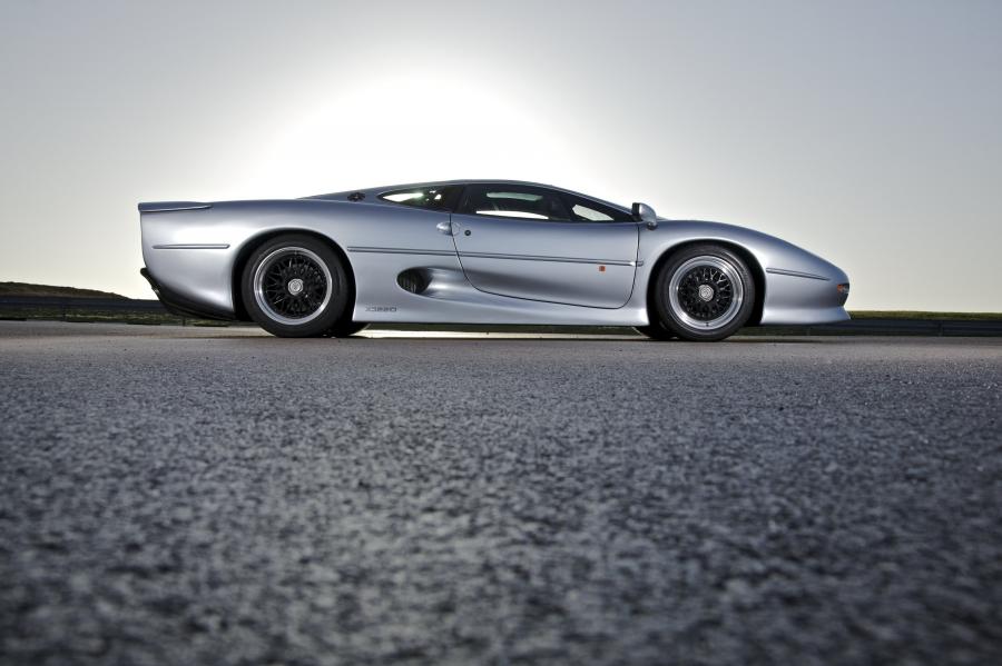  Jaguar XJ220 Celebrates 20 Years 2012 года  (фото 9 из 11)
